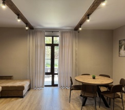 Четырёхместный семейный коттедж с балконом в Розмарин