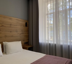 Номер эконом с 1 двуспальной кроватью в Кристалл