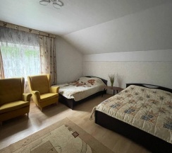 4-местный номер улучшенный комфорт с 2 двуспальными кроватями в Диво