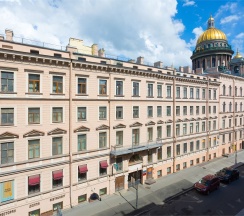 Супериор с двумя кроватями и диваном 4 этаж в Renartiss Isaakiy St. Petersburg hotel