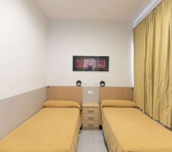 Двухместный номер Economy 2 отдельные кровати в Albergue Inturjoven Málaga - Hostel