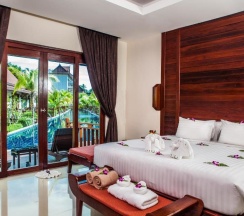 Трёхместный номер Standard с видом на бассейн в Howard Johnson by Wyndham Phuket Naiyang