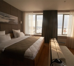 Номер-студио с кроватью "king-size" и видом на озеро в F911