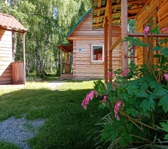 Коттедж стандарт с 1 односпальной и 1 двуспальной кроватью в Колобок