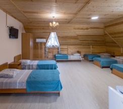 Большой семейный номер с раздельными кроватями, от 1-10 человек в Гостевой дом