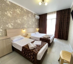 Трёхместный номер Superior с балконом в Алкеста