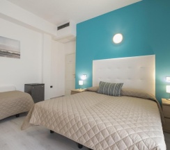 Четырёхместный номер Standard в Hotel Levante