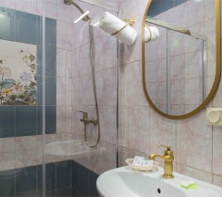 Улучшенный двухместный номер с одной двуспальной или двумя односпальными кроватями в My Favourite Garden Hotel