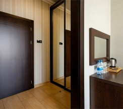 Номер первой категории  "Улучшенный люкс с балконом" в Mari