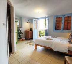 Номер Standard с балконом в Old Jaffa Hostel