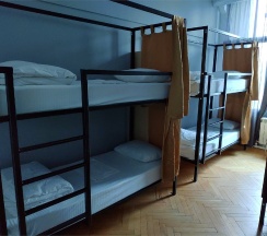 Нижнее место в женском 6-местном номере №412 в Bla Bla Hostel