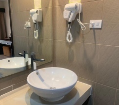 Двухместный номер Standard двуспальная кровать в Lub Sbuy Hostel