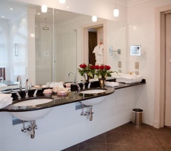 Номер люкс в Radisson Collection Hotel Moscow