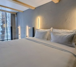 Двухэтажный номер люкс  36м²  в панорамном  триплексе для 2-4 гостей в Август