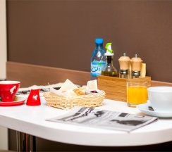 КОМФОРТ С КУХНЕЙ с одной большой или двумя отдельными кроватями в Comfort_Nsk Hotel