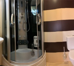 Трехместный номер , мансардного типа в Акс