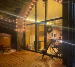 Стильный барнхаус с чаном с панорамными окнами на 4 гостя заезд в 15.00 выезд в 12.00 в Дача на горе-море