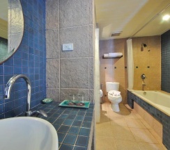 Люкс Superior с видом на бассейн в Woraburi Phuket Resort & Spa