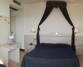 Трёхместный номер Standard в Hotel Caravelle & Minicaravelle