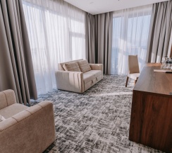 Двухместный люкс с видом на море двуспальная кровать в Grand hotel Anapa
