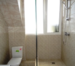 Апартаменты с 2 комнатами с балконом и рядом с пляжем в Арлиан