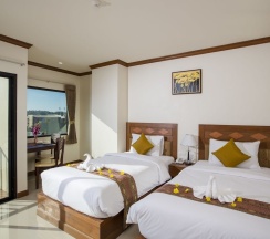 Двухместный номер Standard с балконом 2 отдельные кровати в Airport Resort Phuket
