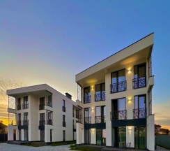 Улучшенная четырёхместная комната в Deus