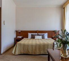 Полулюкс в Голден отель