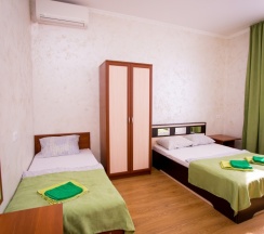 Стандартный трехместный номер в Rose manor