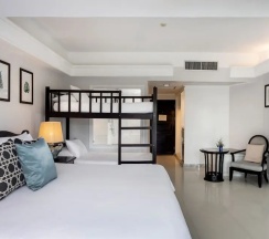 Номер Deluxe Terrace Fun семейный с балконом в Thavorn Palm Beach Resort Phuket