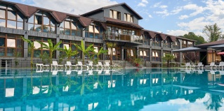 Каменномостский: Отель Белла