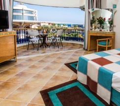 Трёхместный номер Standard с видом на бассейн в Seagull Beach Resort Families & Couples Only - All Inclusive