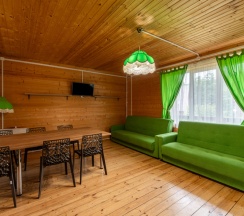 Шестиместный коттедж Боярский с балконом в Ателика Улиткино