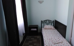 3-местная комната улучшенная с 3 односпальными кроватями в Мираж