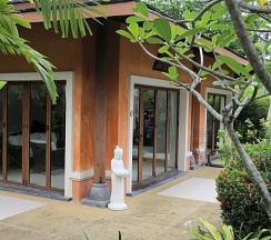 Двухместный люкс Deluxe с частичным видом двуспальная кровать в Laguna Villas Boutique Hotel