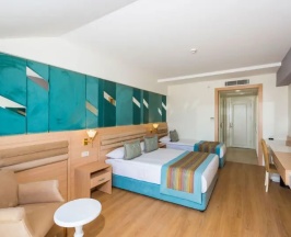 Номер Family Connecting с видом на море в Dream World Hill