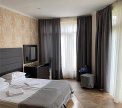 люкс двухместный с балконом в На Черноморской