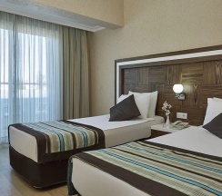 Трёхместный номер Standard в Отель Royal Towers Kiris