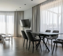 Четырёхместный Большой люкс (Корпус 2) с террасой в Кубань