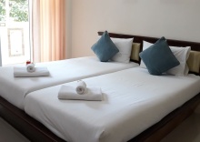 Двухместный номер Standard с балконом двуспальная кровать в Chumphon Travelodge Hotel