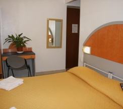 Двухместный номер Standard двуспальная кровать в Hotel Adelchi