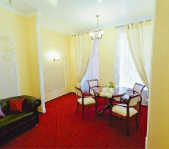 Люкс с балконом двухкомнатный в Онегин