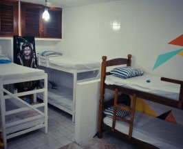 Кровать в общем номере в Cabo Frio Fun Hostel