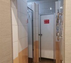 Верхняя кровать в 10-местном мужском номере (общие удобства) №2 в У путепровода
