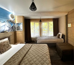 3х - местный номер с 1 кроватью и доп. диваном с балконом в Green Park Arkhyz&SPA