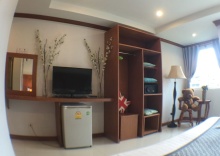 Двухместный номер Superior с балконом двуспальная кровать в Thira Residence Patong