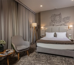 Представительский номер c 1 большой кроватью в Holiday Inn Kaliningrad
