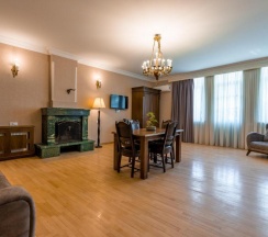 Семейный люкс в Imperial House Hotel