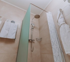 Двухместный номер Делюкс с видом на море 2 отдельные кровати в Grand hotel Anapa