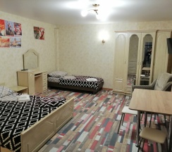 Трехместный номер с двуспальной и односпальной кроватью в Заветы Ильича